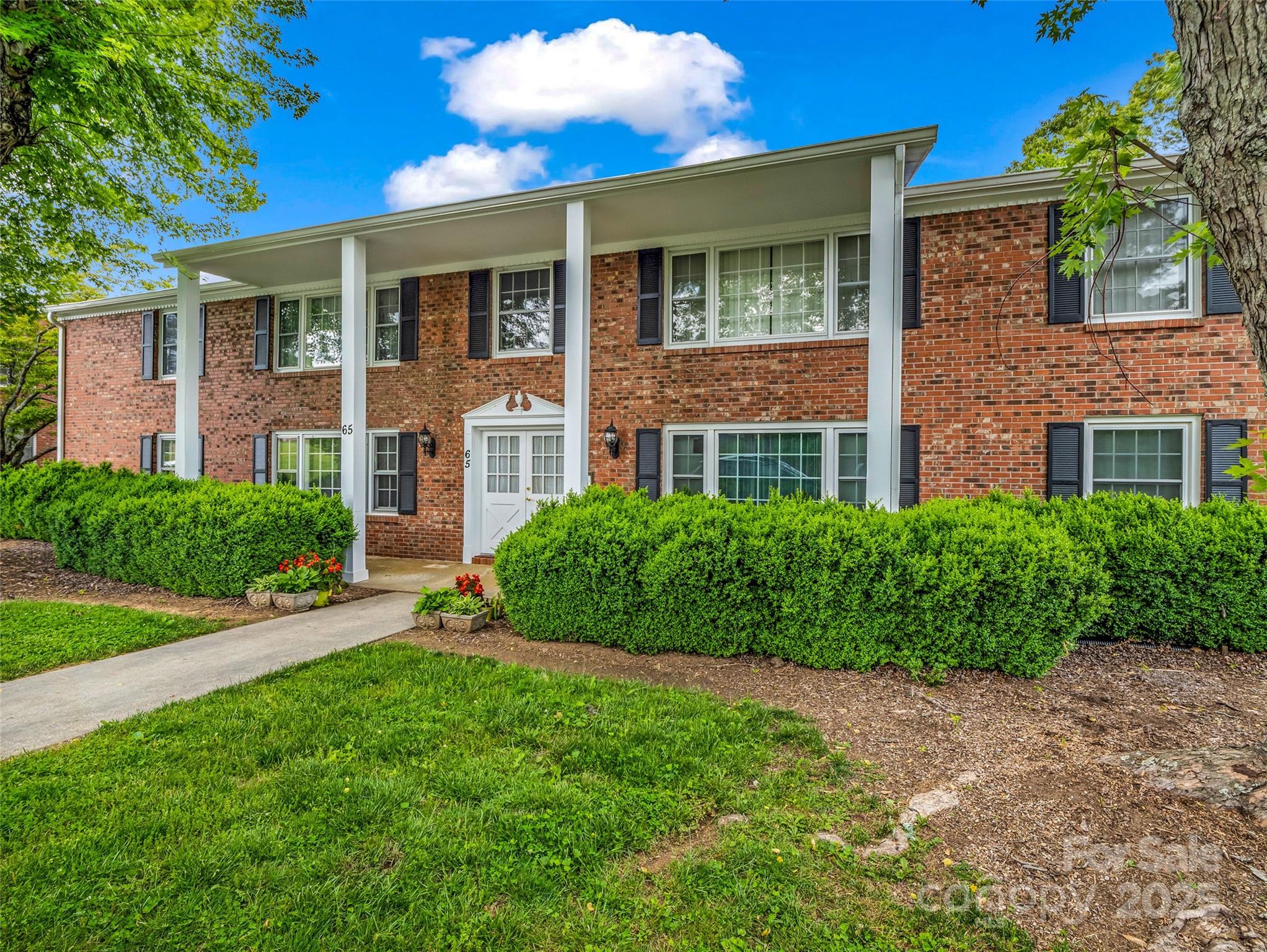 65 Brookside Drive, Hendersonville, NC 28792