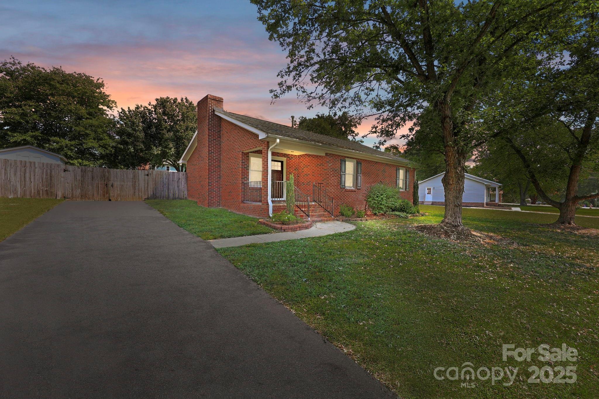 2211 Medlin Court, Kannapolis, NC 28083