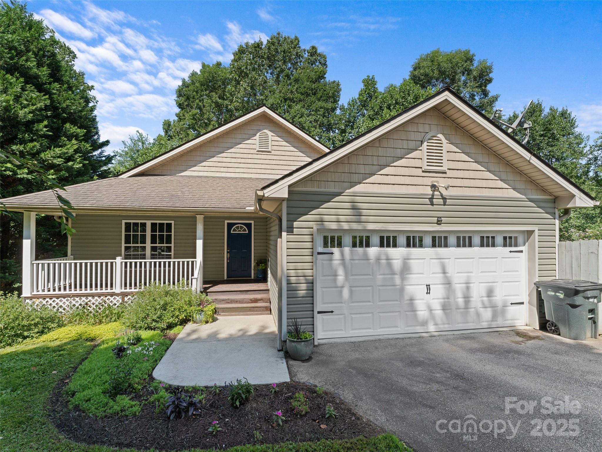 690 Mountain Road, Hendersonville, NC 28791