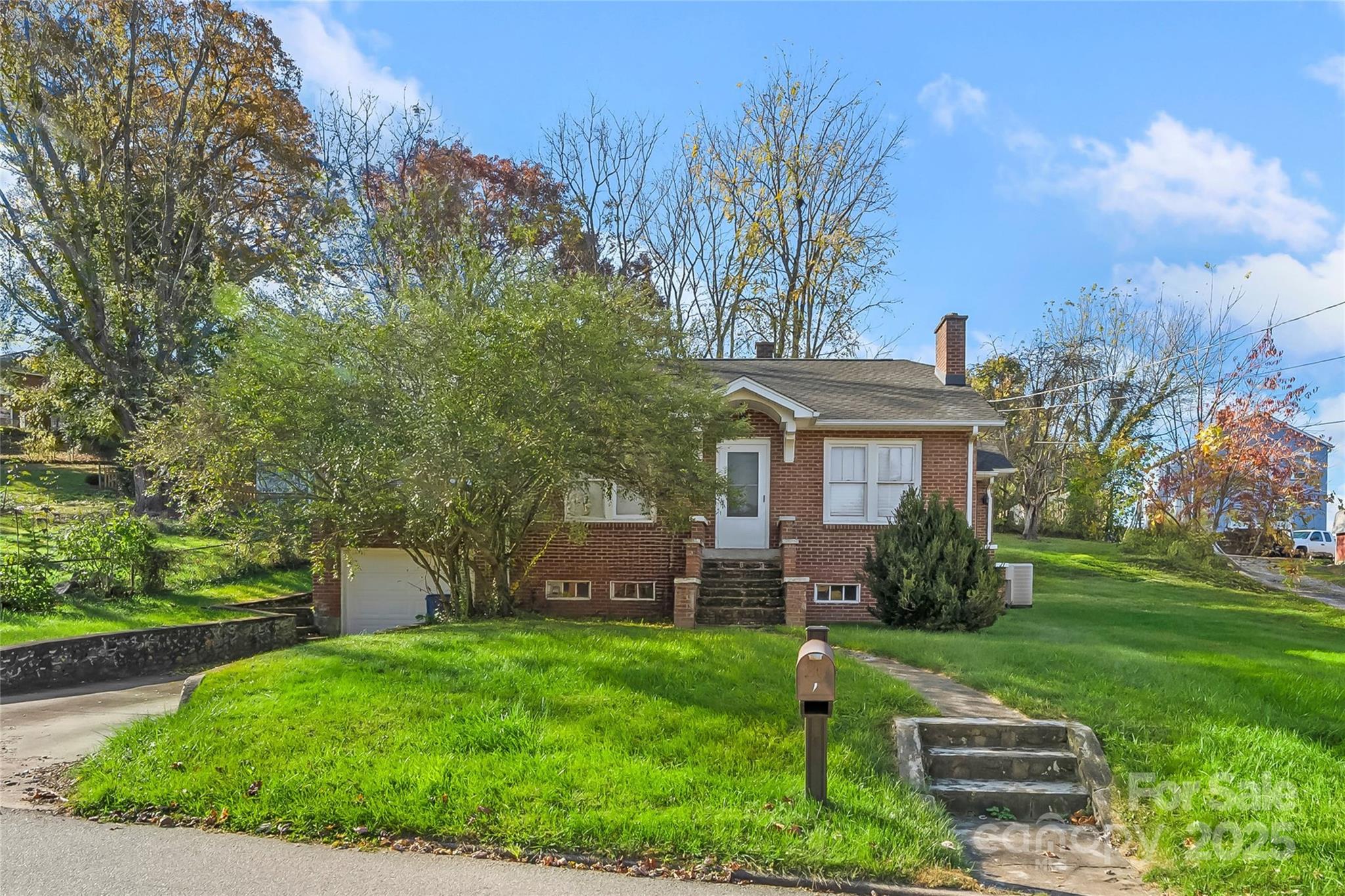 44 Orchard Street, Canton, NC 28716
