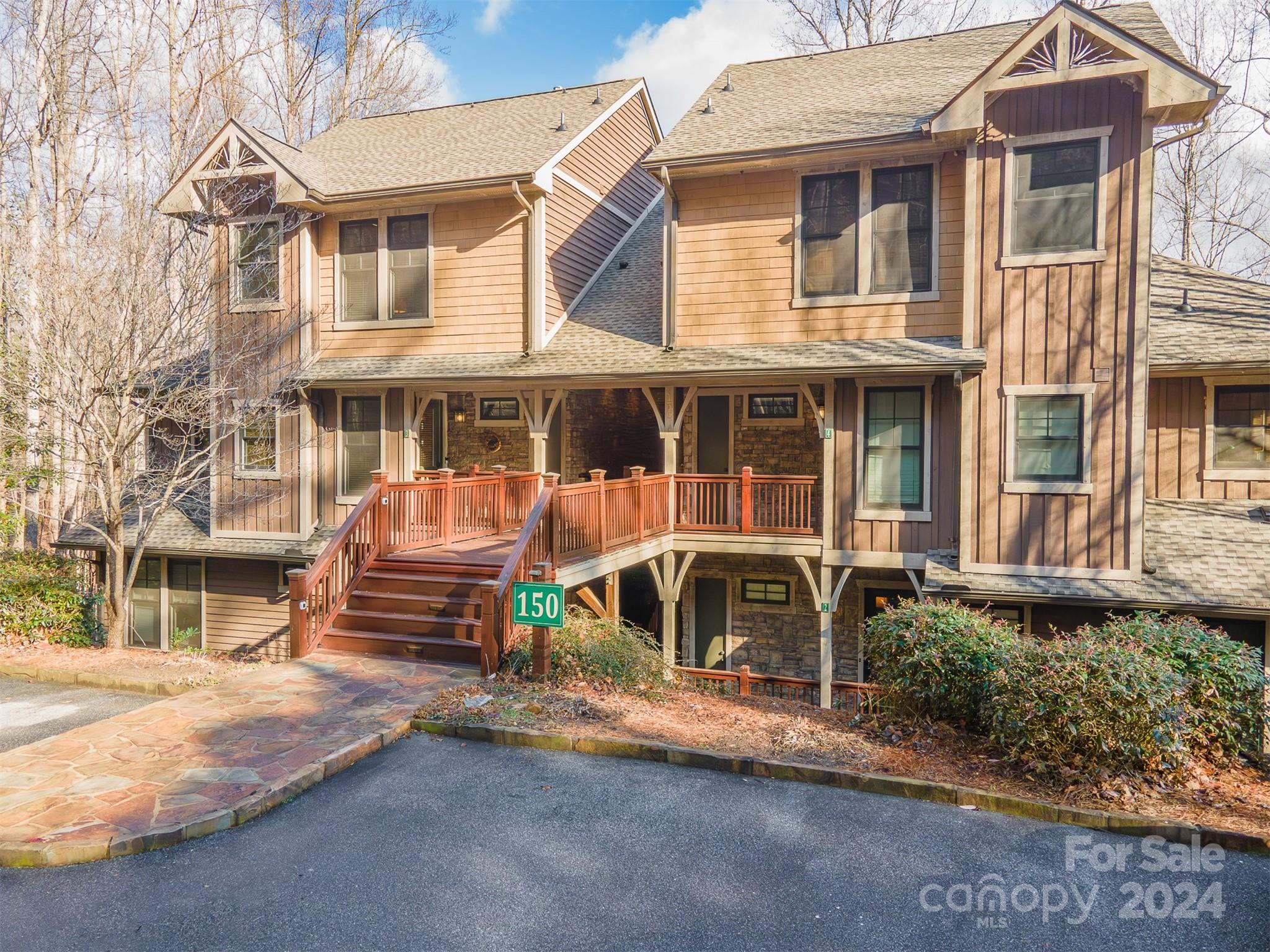 150 Saddle Notch Lane, Tuckasegee, NC 28783