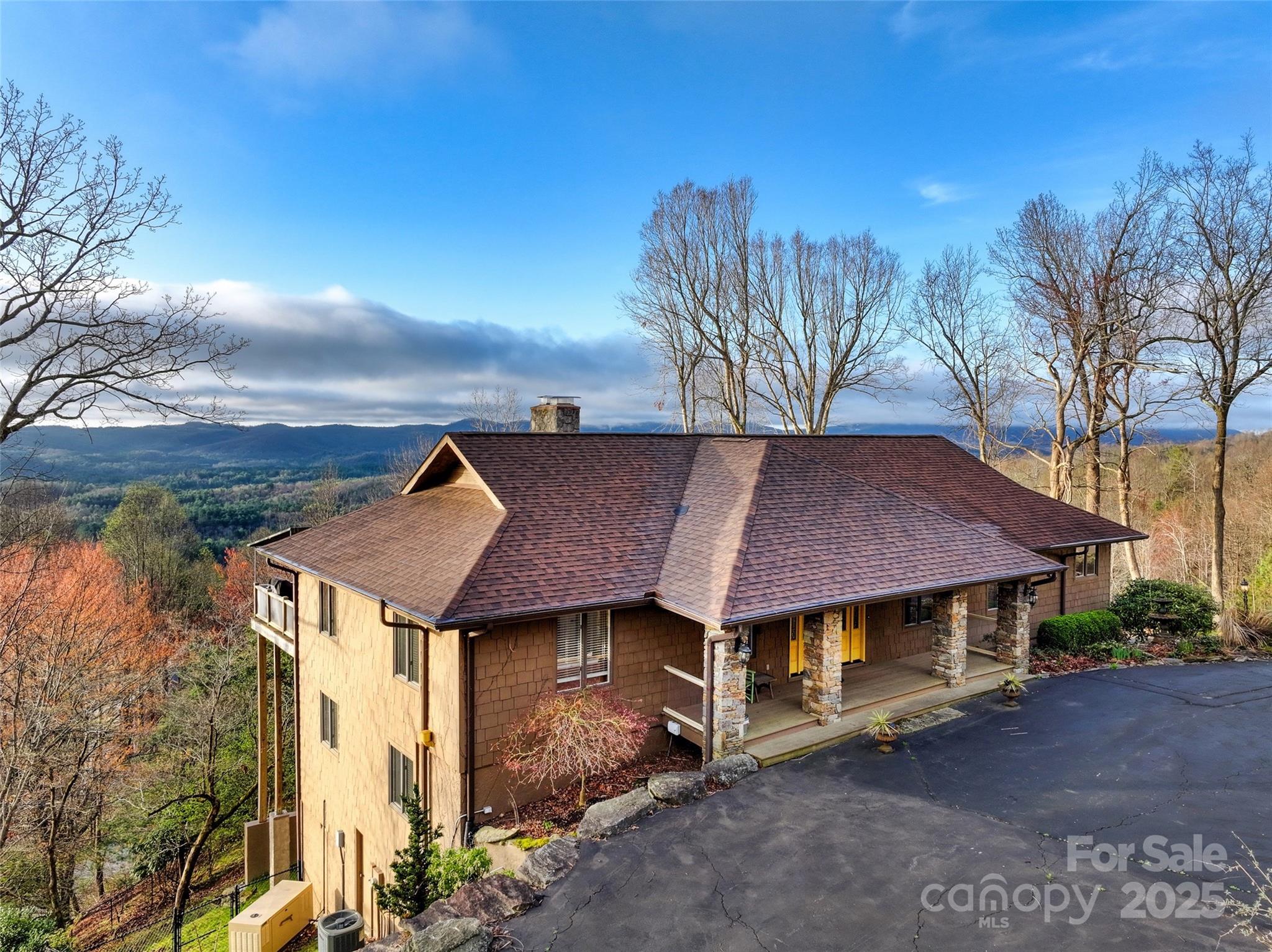 300 Roberts Drive, Hendersonville, NC 28739